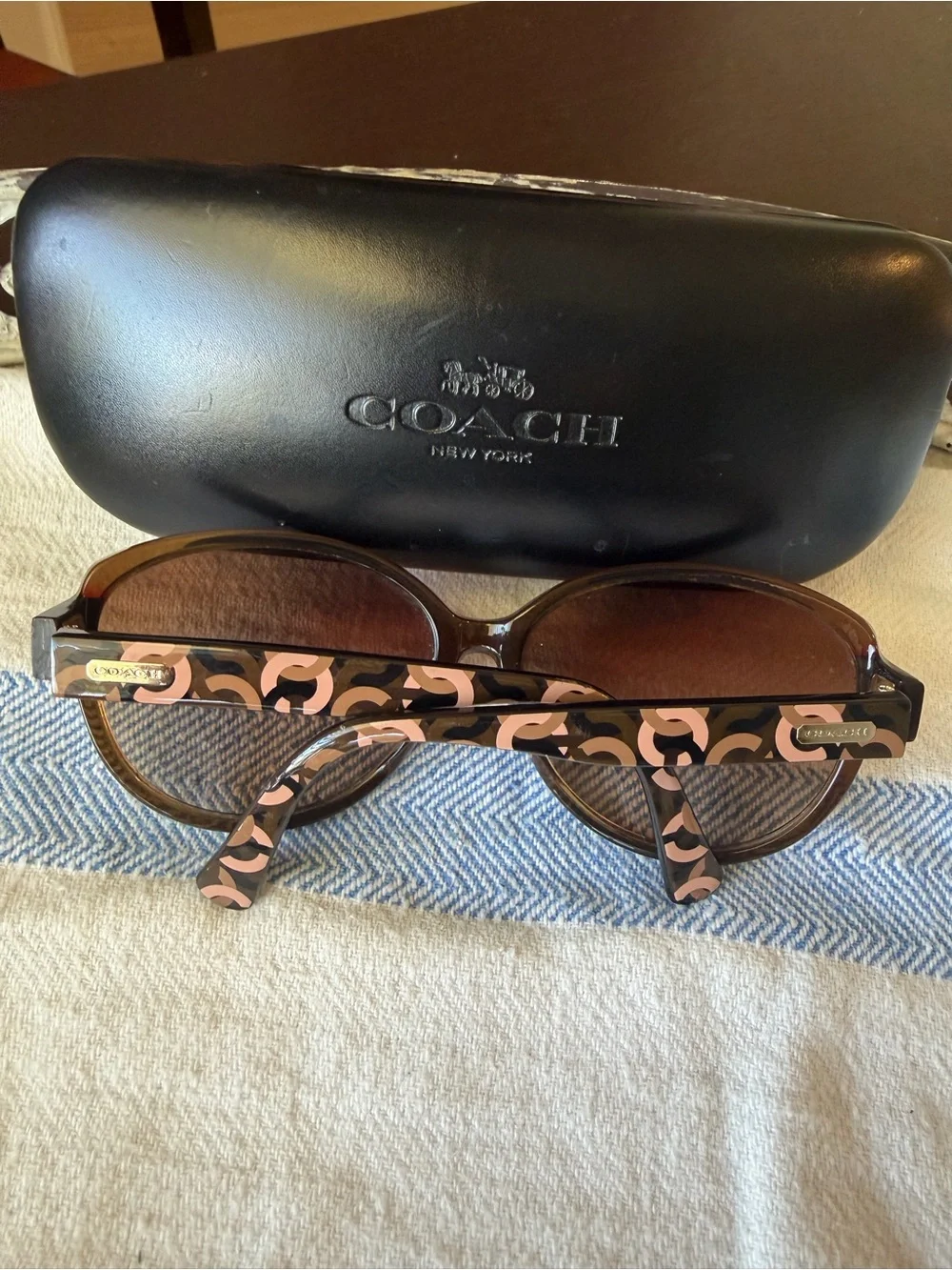 COACH Sunglasses & Case - Petite Size - Brown Tortoiseshell Signature C -S2028.